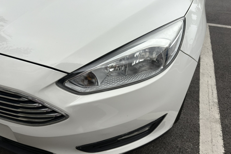 福特 福克斯 2018款 三厢经典 EcoBoost 125 自动超能风尚型智行版车身外观6003