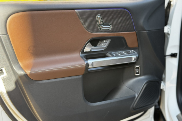 奔驰GLB 2023款 GLB 220 动感型中控内饰7006