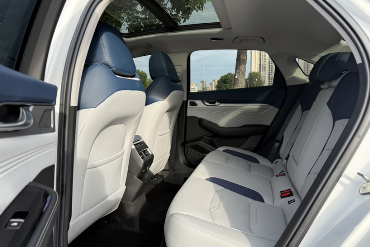 吉利汽车 星瑞 2023款 2.0TD 尊贵型中控内饰7001