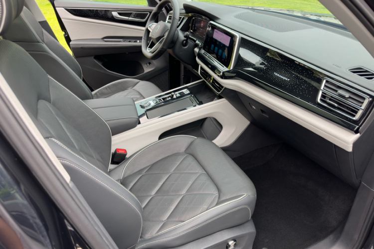 大众 途昂 2021款 380TSI 四驱尊崇旗舰版中控内饰7009