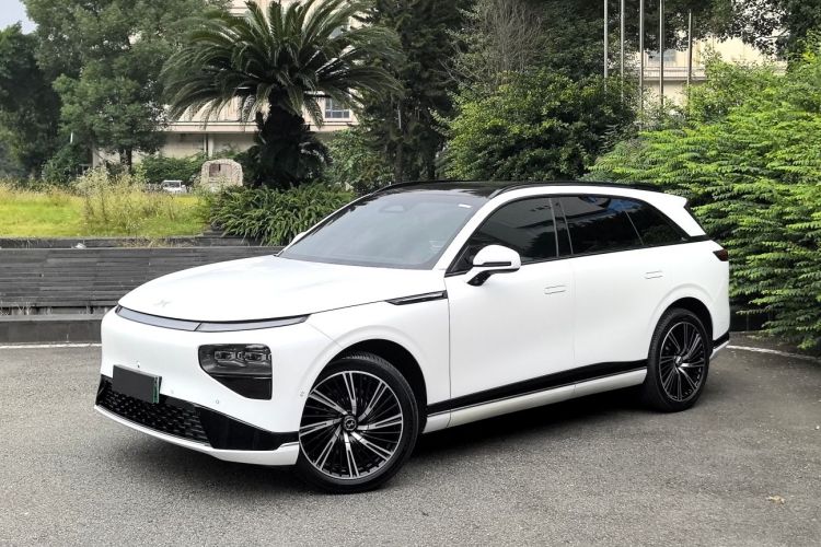 小鹏G9 2022款 702 Pro车身外观1