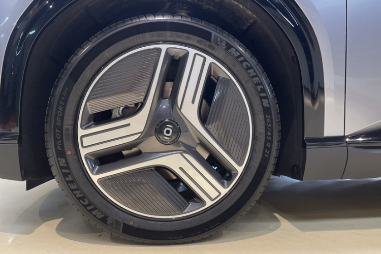 长安启源E07 2025款 增程 四驱 39kWh Ultra高性能版车身外观6005