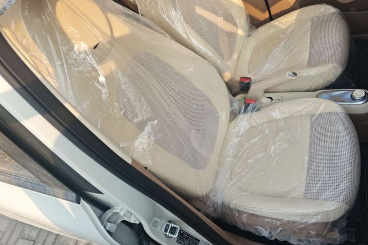 五菱汽车 宏光MINIEV 2025款 四门版 进阶款中控内饰7003