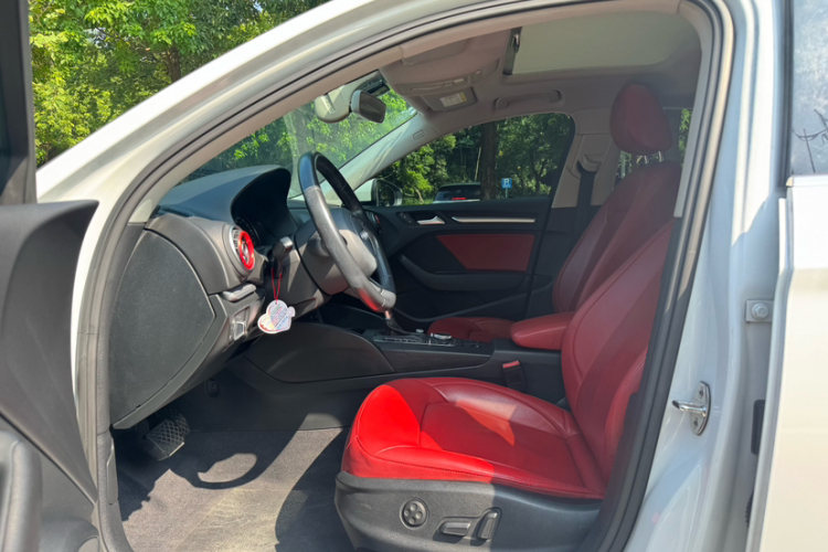 奥迪A3 2016款 Limousine 35 TFSI 领英型中控内饰7002