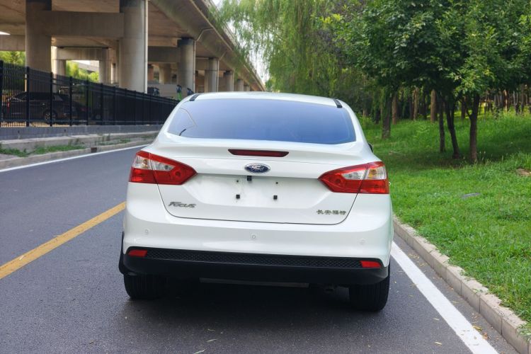 福特 福克斯 2012款 三厢 1.6L 自动风尚型车身外观6004