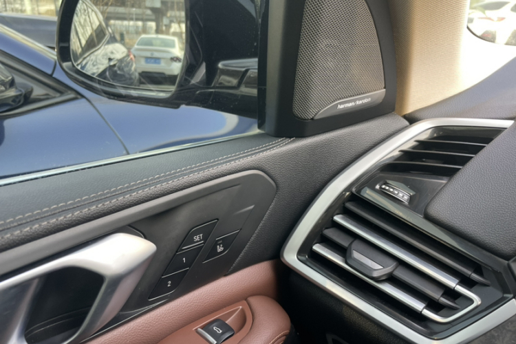 宝马X5(进口) 2021款 xDrive40i 尊享型 M运动套装中控内饰7005