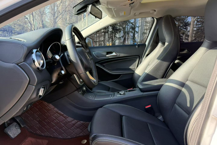 奔驰GLA 2018款 GLA 200 时尚型中控内饰7002