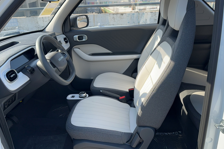 吉利银河 2025款 210km 熊猫卡丁局部细节19