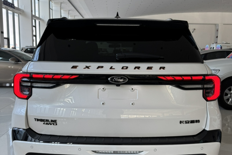 福特 探险者 2023款 EcoBoost 285 昆仑巅峰版 6座车身外观6005