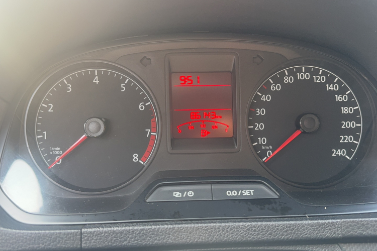 大众 捷达 2015款 质惠版 1.6L 手动时尚型中控内饰15