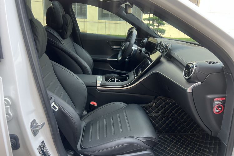 奔驰C级 2023款 改款 C 200 L 运动版中控内饰7012