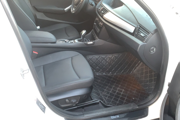 宝马X1 2014款 sDrive18i 领先型局部细节9009