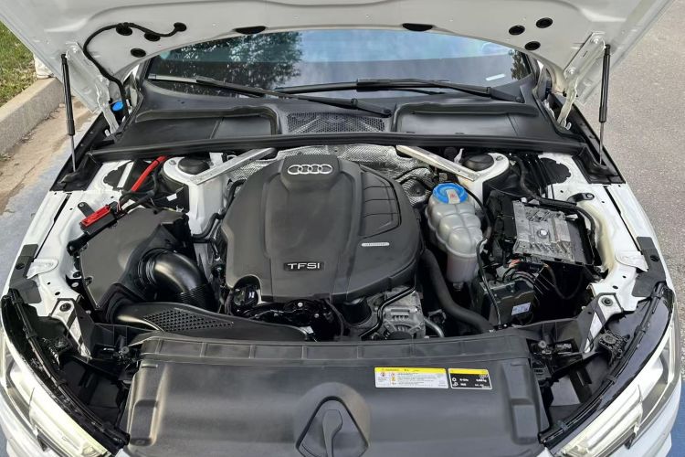 奥迪A4L 2018款 30周年年型 45 TFSI quattro 个性运动版局部细节24