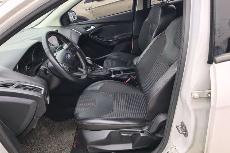 福特 福克斯 2017款 1.5T CTCC 白黑限量版中控内饰7007