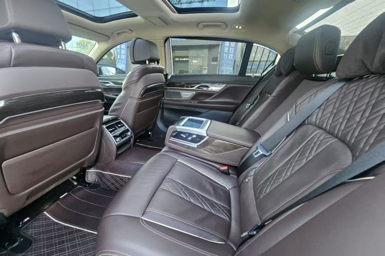 宝马7系 2019款 改款 730Li 豪华套装中控内饰7002