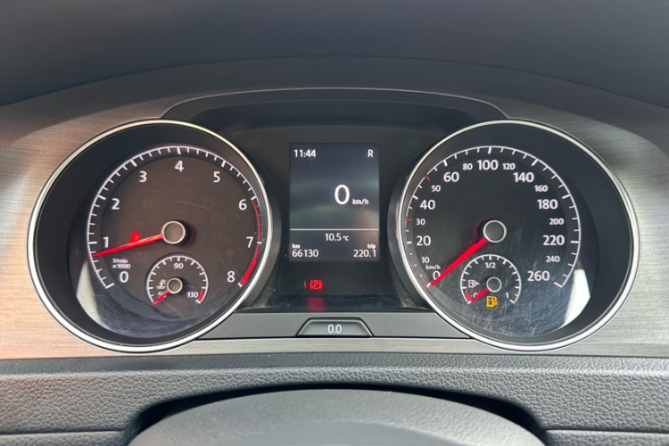 大众 高尔夫 2016款 230TSI 自动豪华型中控内饰15