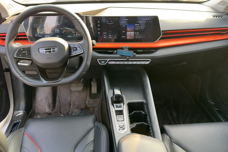 吉利汽车 2022款 缤瑞COOL 1.5T DCT风驰版中控内饰7003