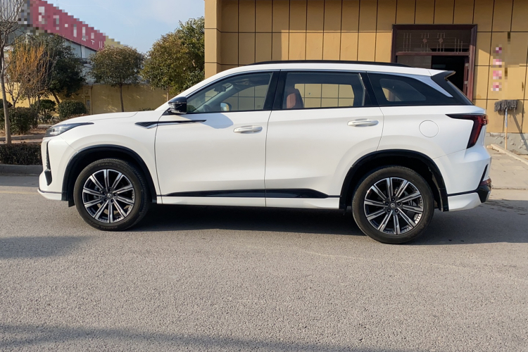 长安CS75 PLUS 2024款 第三代 冠军版 2.0T 智驾劲擎型车身外观6005