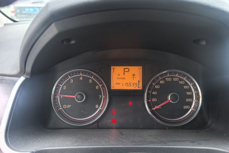 双龙 柯兰多 2014款 2.0L 汽油两驱自动精英导航版中控内饰15