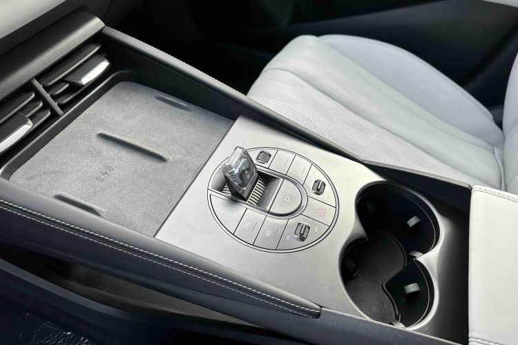 比亚迪 海豹06新能源 2025款 DM-i 智驾版 120KM尊享型中控内饰7005