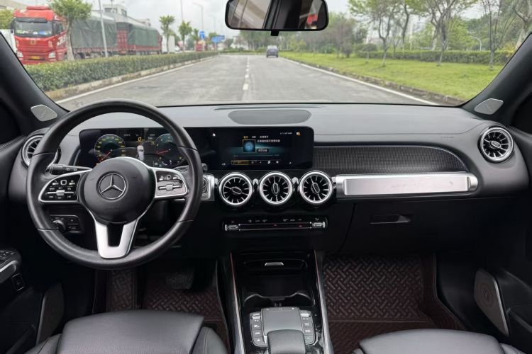 奔驰GLB 2021款 GLB 200 时尚型中控内饰7004