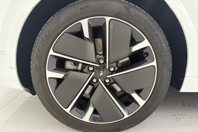 理想汽车 理想L6 2025款 Max 智能焕新版车身外观6006