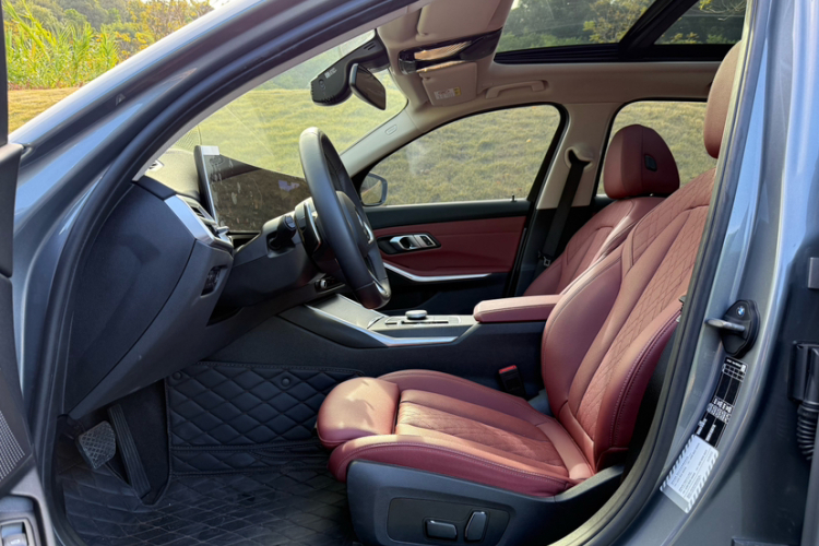 宝马3系 2025款 325Li M运动套装中控内饰7005