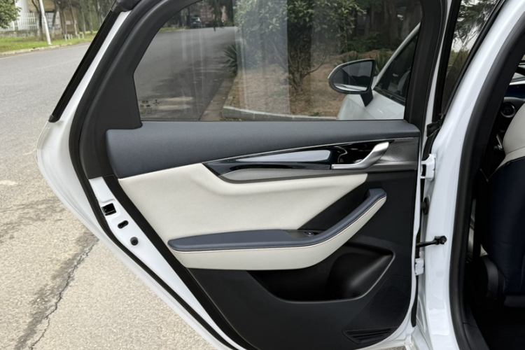 比亚迪 秦PLUS 2021款 EV 400KM 豪华型中控内饰7004