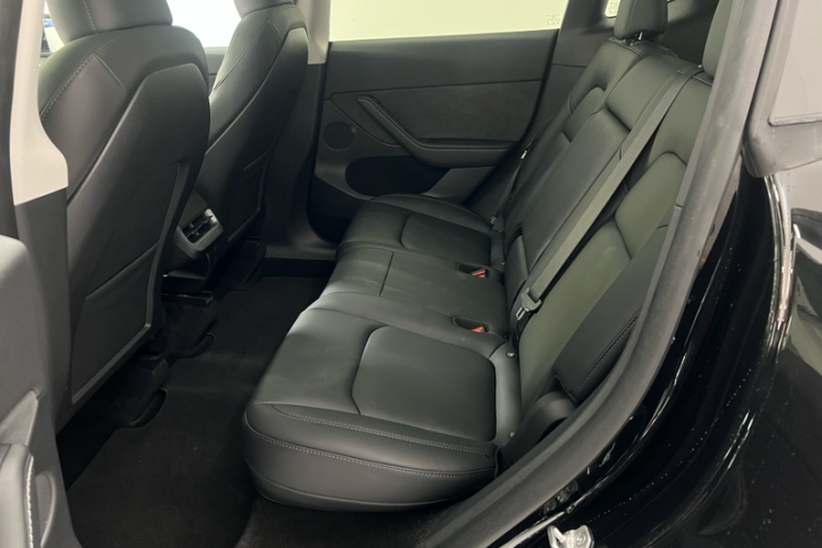 特斯拉 Model Y 2023款 后轮驱动版中控内饰7002