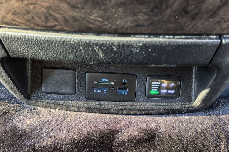 丰田 威尔法 2021款 皇冠 双擎 2.5L HV至尊版局部细节9006