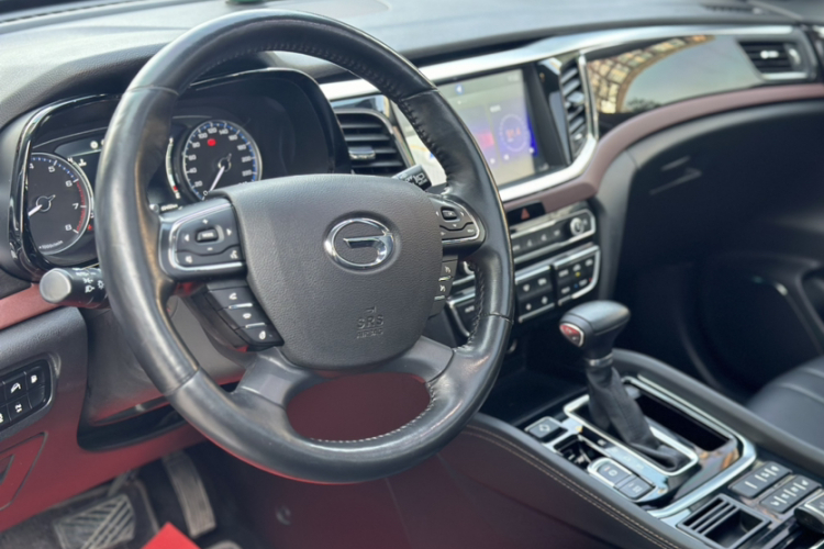 广汽传祺 传祺GS8 2017款 320T 两驱豪华智联版（七座）中控内饰7002