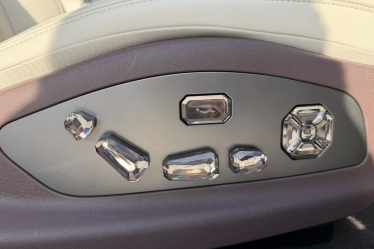 腾势Z9GT 2024款 1100四驱Max版局部细节9003