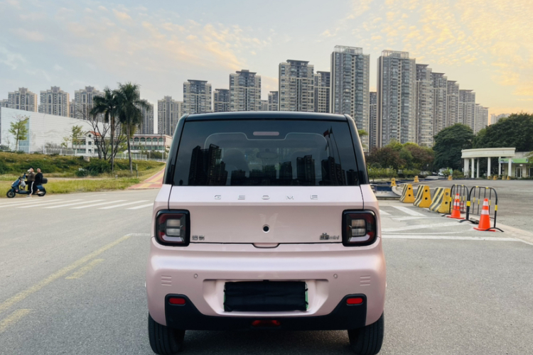 吉利银河 2023款 熊猫mini 200km 灵动熊车身外观6006