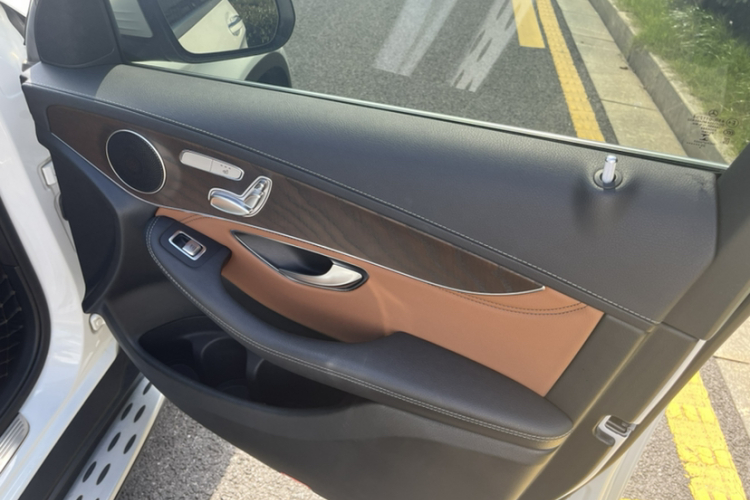 奔驰GLC 2020款 改款 GLC 260 L 4MATIC 豪华型中控内饰7015