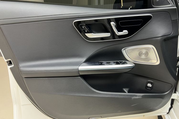 奔驰C级 2025款 C 260 L 皓夜运动版中控内饰7014