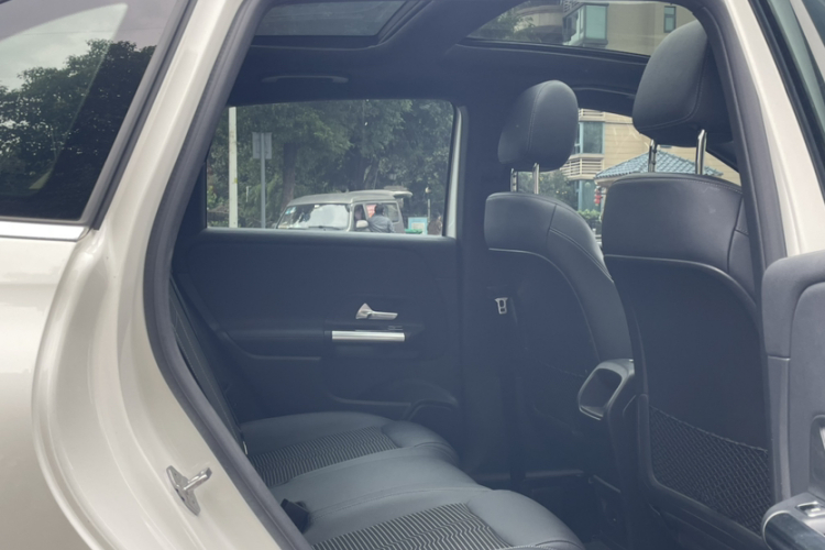 奔驰B级 2022款 改款 B 200 动感型中控内饰7003