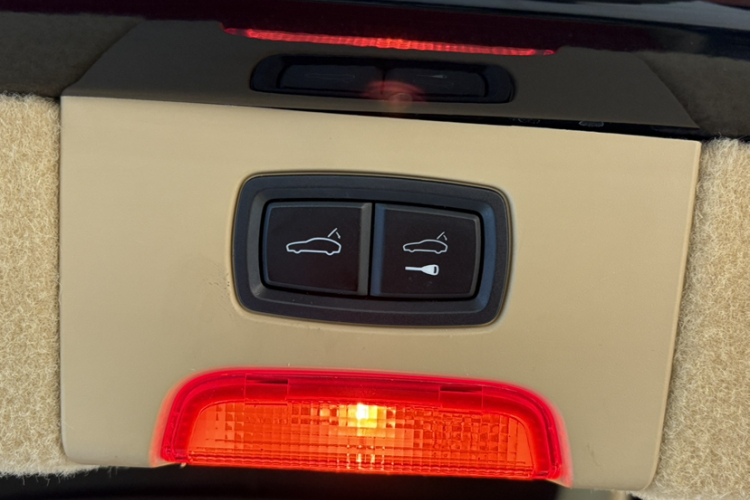 保时捷 2016款 Cayenne 3.0T中控内饰7003