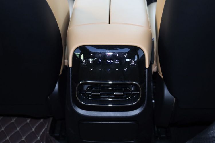 零跑汽车 零跑C11 2024款 增程 300尊享版中控内饰7010