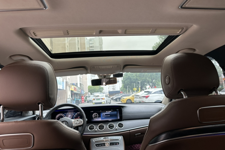 奔驰E级 2019款 E 200 L 运动型中控内饰7015