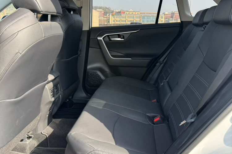 丰田 威兰达 2024款 双擎 2.5L E-CVT两驱豪华PLUS版中控内饰7001