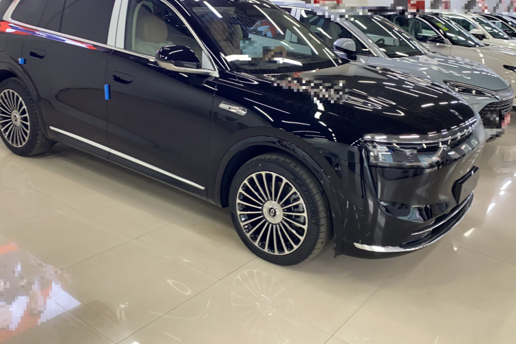 鸿蒙智行 问界M8 2025款 增程 Max+版 53.4kWh 6座版车身外观6002