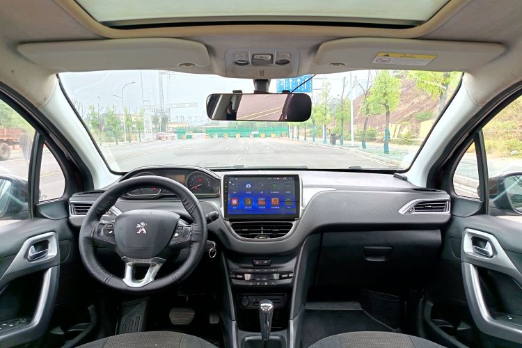 标致2008 2014款 1.6L 自动时尚版中控内饰7001