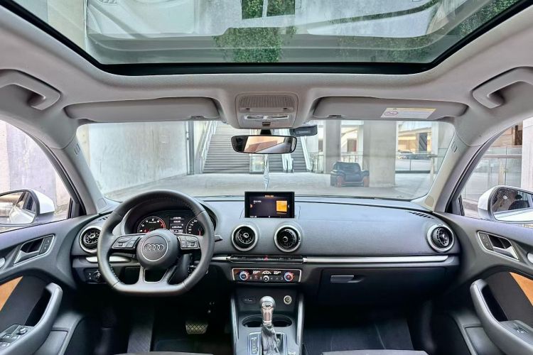 奥迪A3 2018款 30周年年型 Sportback 35 TFSI 运动型局部细节13