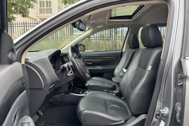 三菱 欧蓝德 2018款 2.4L 四驱精英版 5座局部细节19