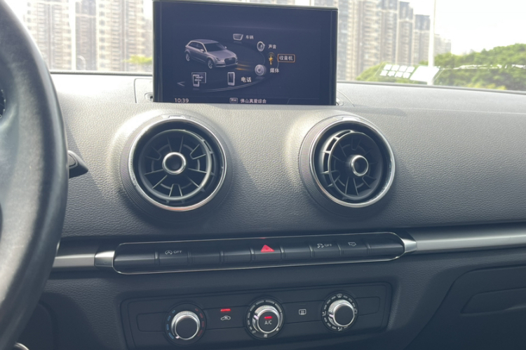 奥迪A3 2018款 30周年年型 Sportback 35 TFSI 进取型中控内饰7011