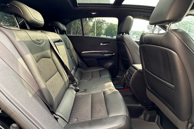 凯迪拉克XT4 2022款 28T 两驱风尚型中控内饰7011