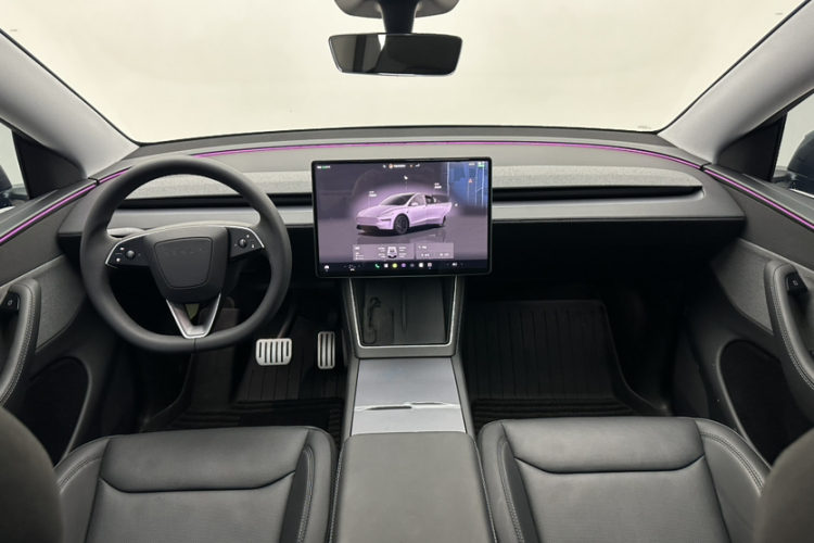 特斯拉 Model Y 2025款 后轮驱动版中控内饰7003