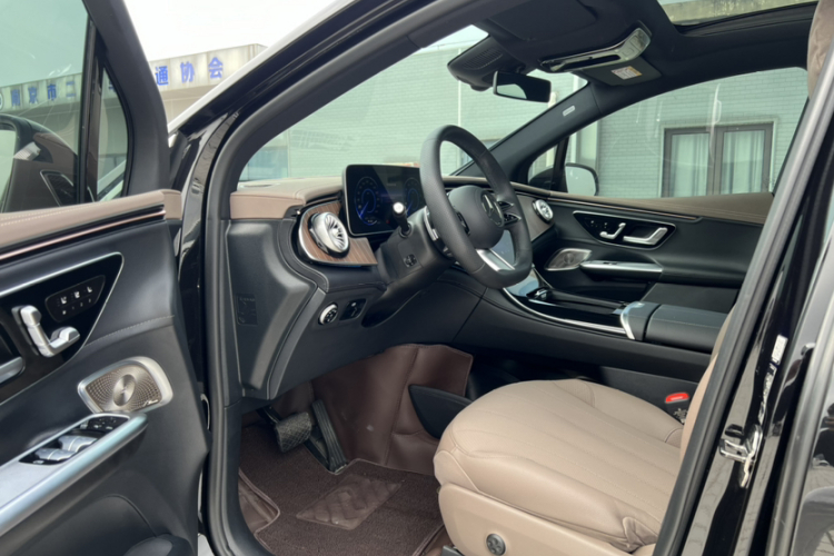奔驰EQE SUV 2024款 500 4MATIC 豪华版中控内饰7004