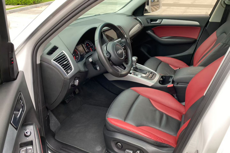 奥迪Q5 2017款 Plus 40 TFSI 技术型中控内饰7002