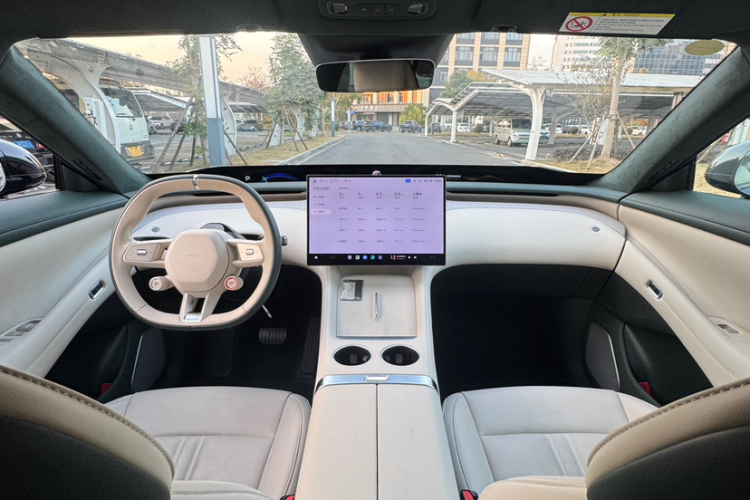 小米汽车 小米YU7 2025款 超长续航高性能四驱Max版中控内饰7002